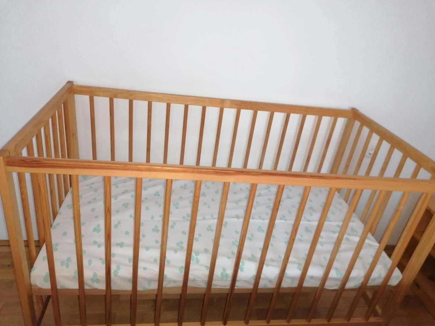 14 férőhelyes ház saját stéggel, játszótérrel Balatonfenyvesen vízparti utcában