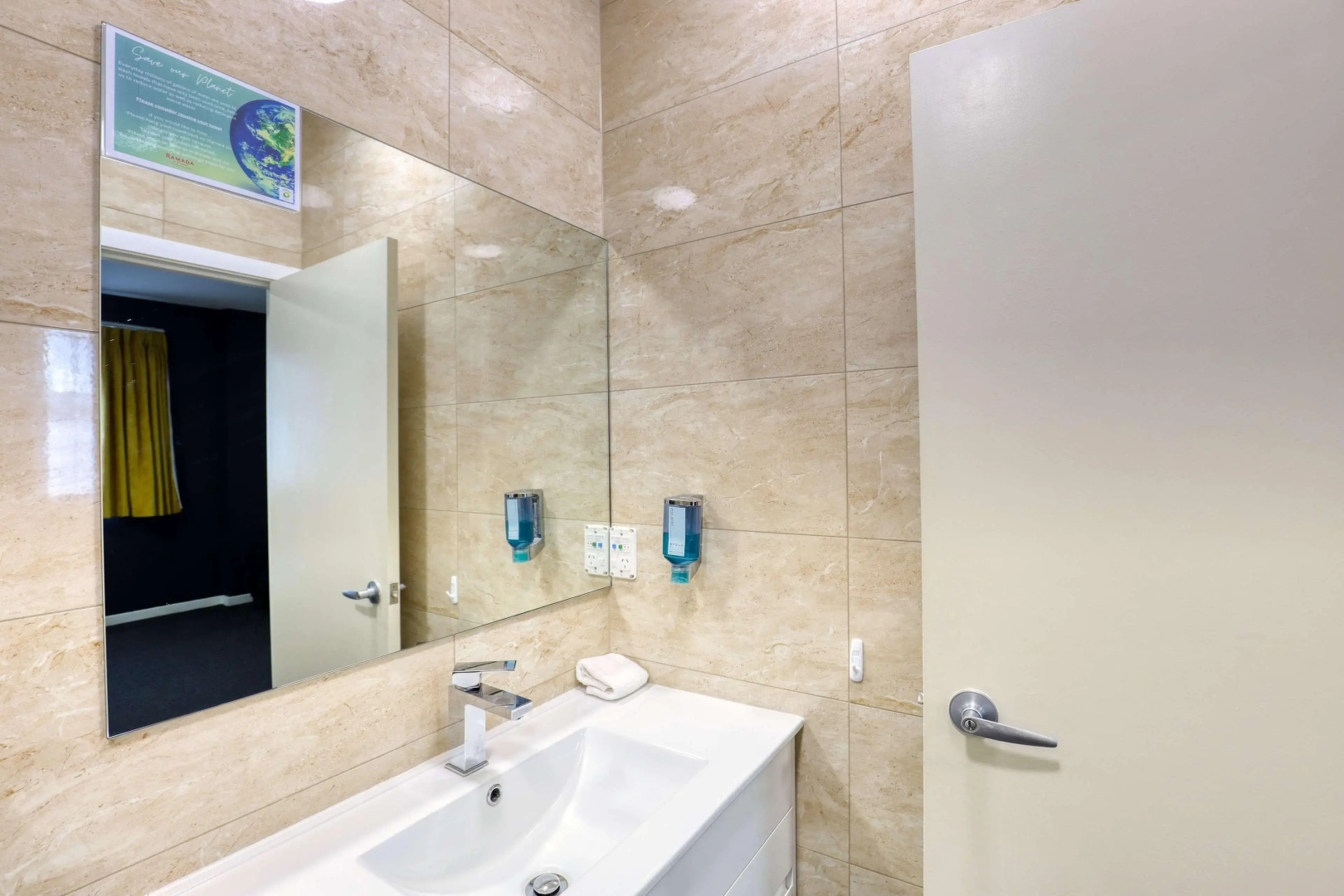 Ramada by Wyndham Hamilton City Center