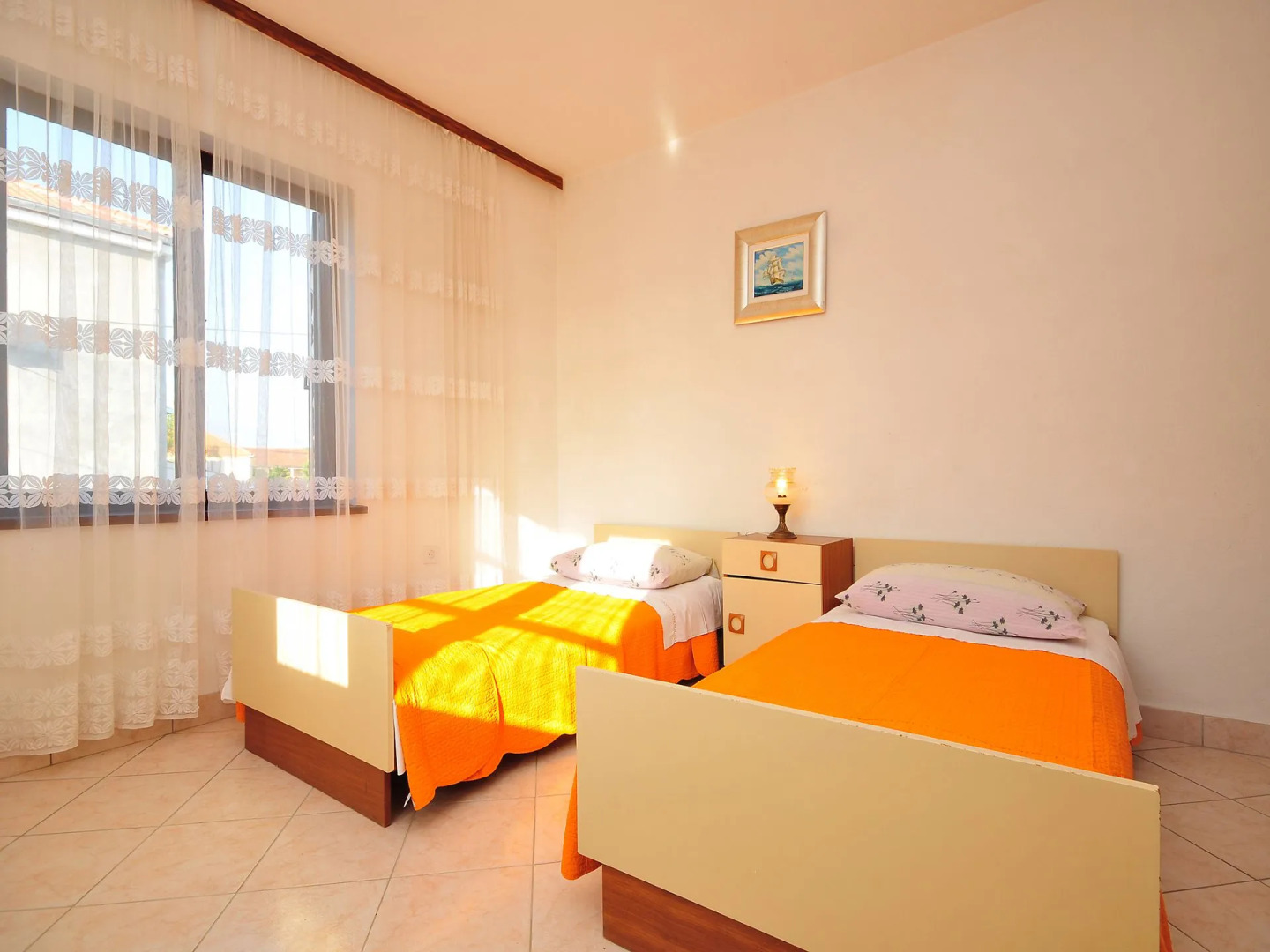 Apartment Mirko - 100m from the sea: A2 Nin, Zadar riviera