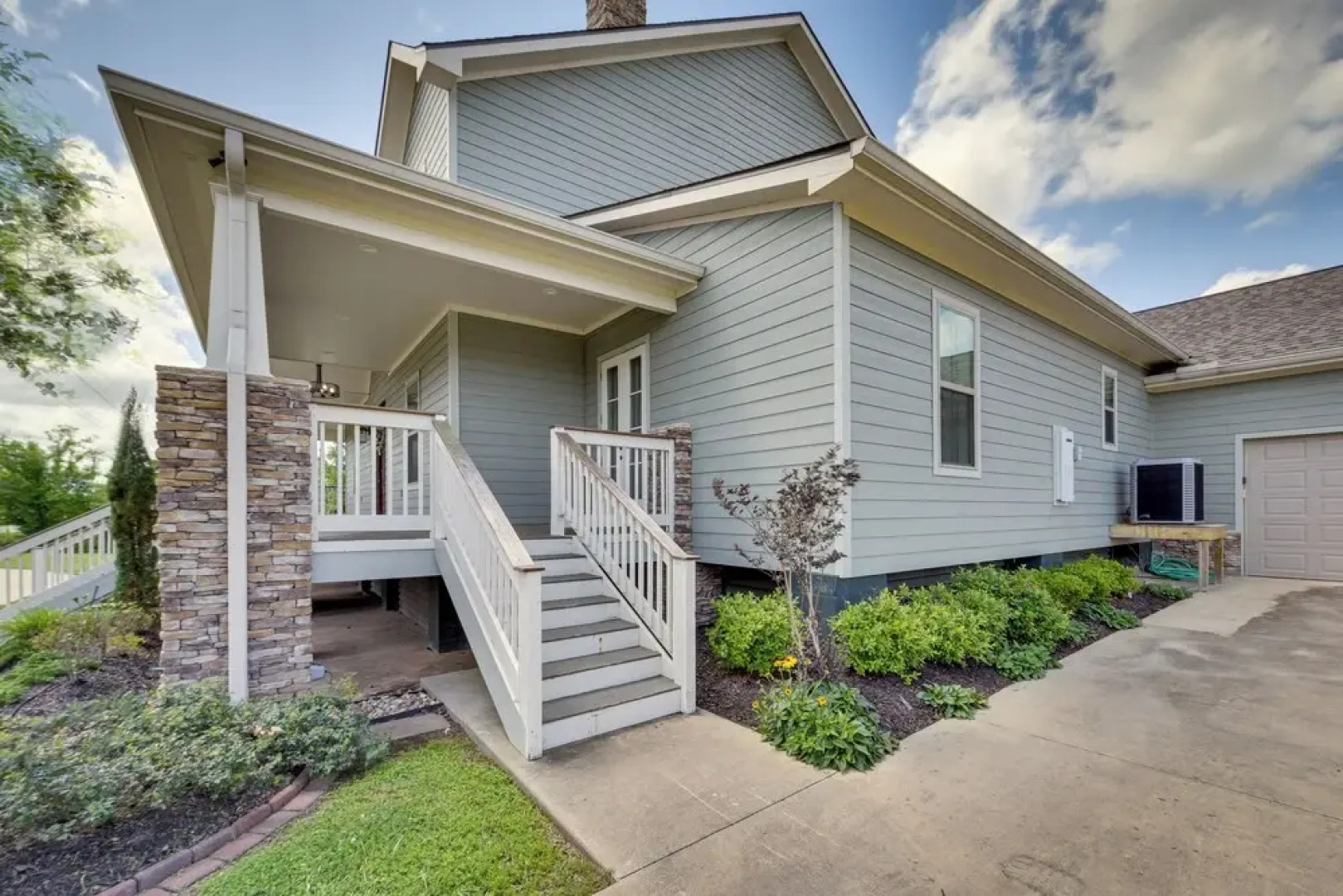 Spacious Lake Charles Craftsman - Pet Friendly!