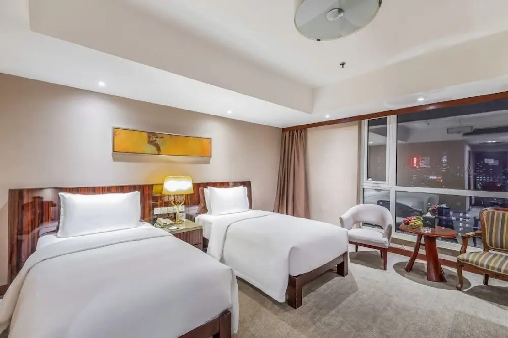 Yun-Ray Ambassador Hotel