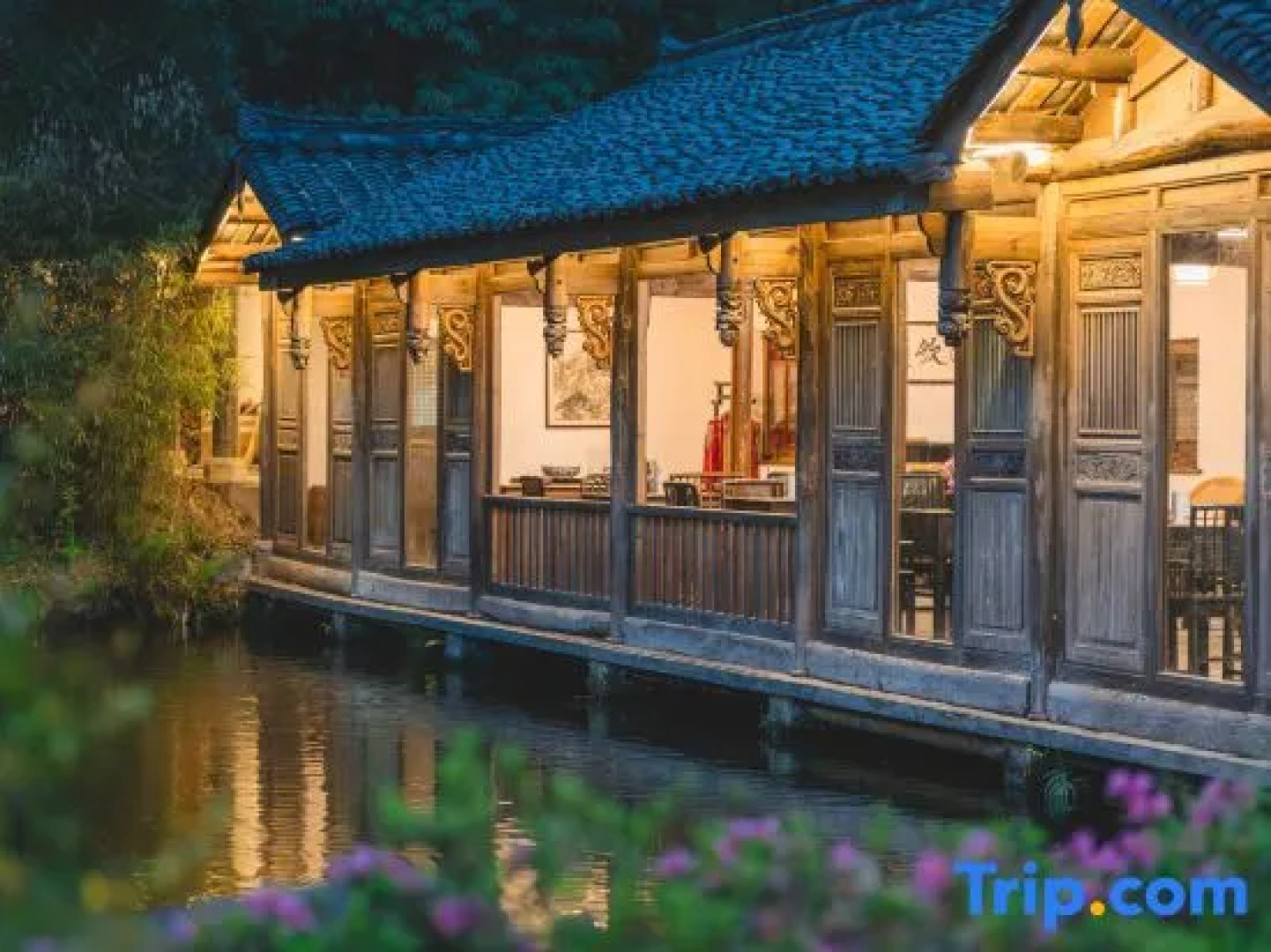 Qujia Courtyard Guesthouse