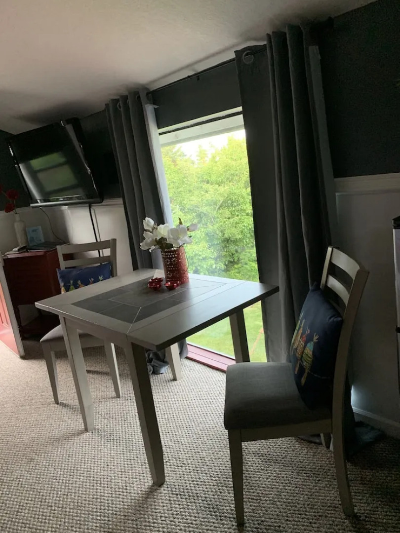 White House Inn on the Waterfront