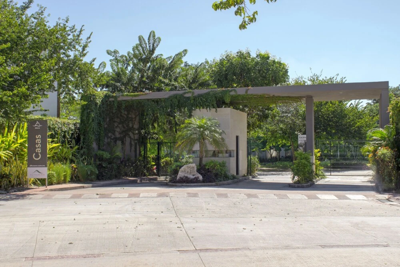 Altozano Designer House with Pool