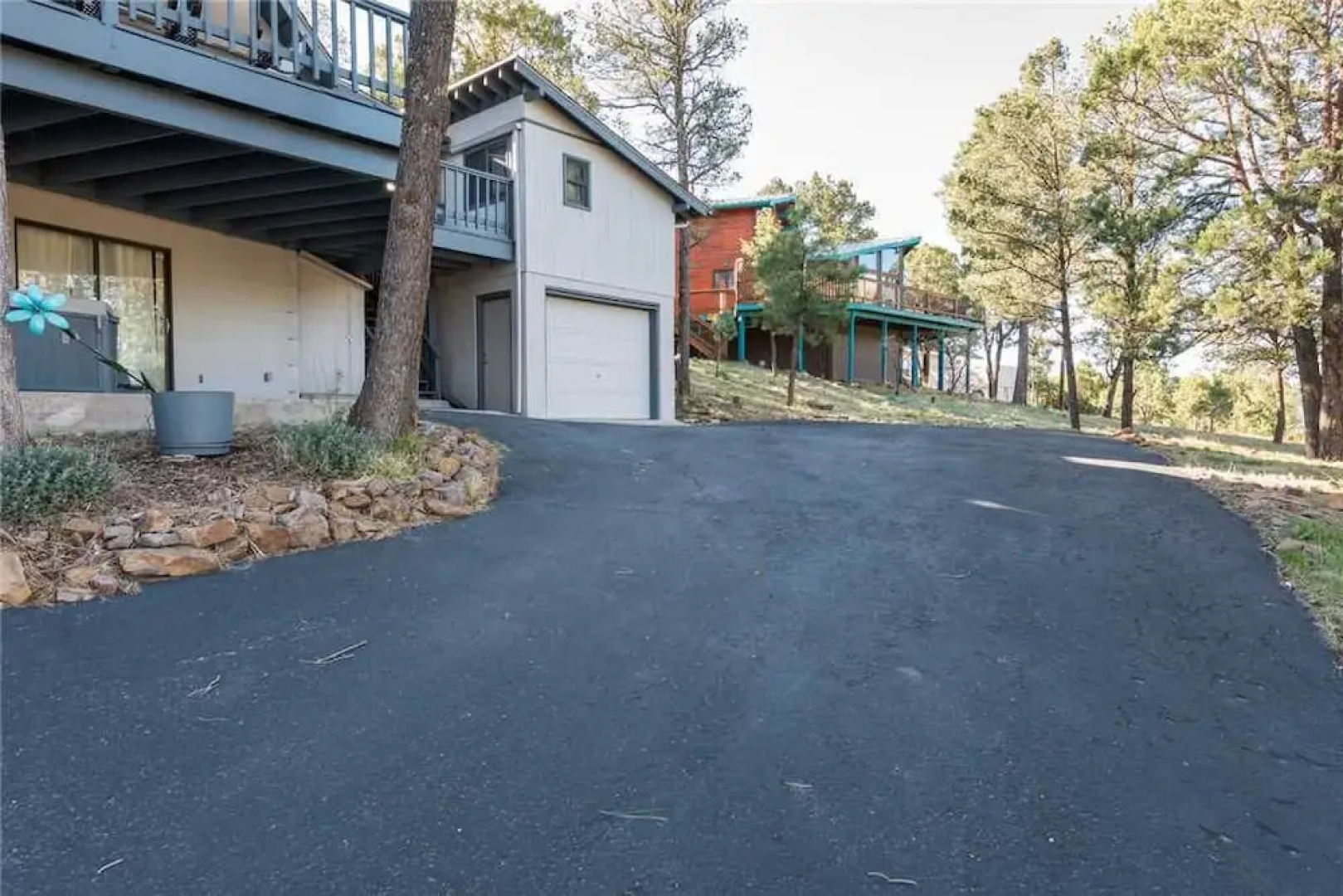 Gray Wolf Lodge - Four Bedroom Cabin with Hot Tub