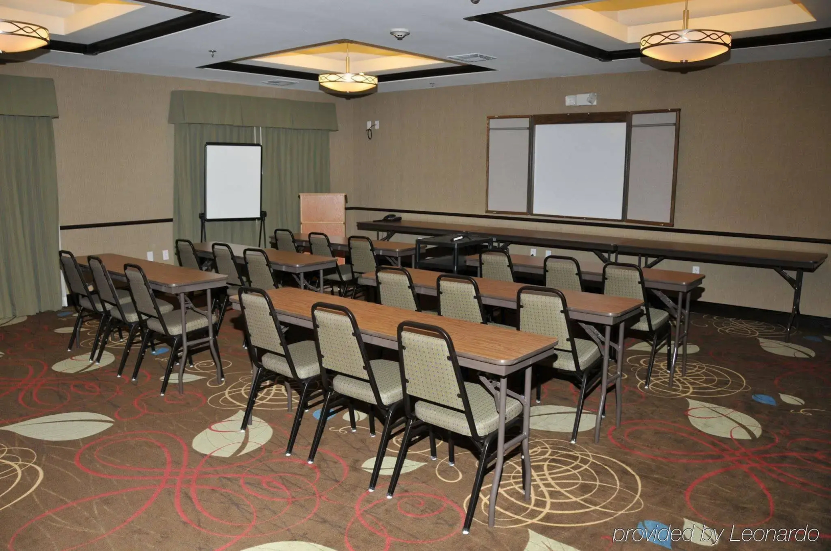 Holiday Inn Express & Suites Clinton by IHG