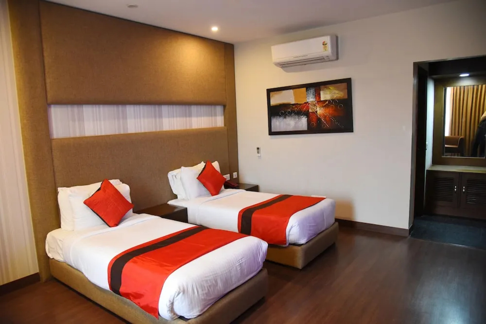 OYO 4391 Hotel Iconic