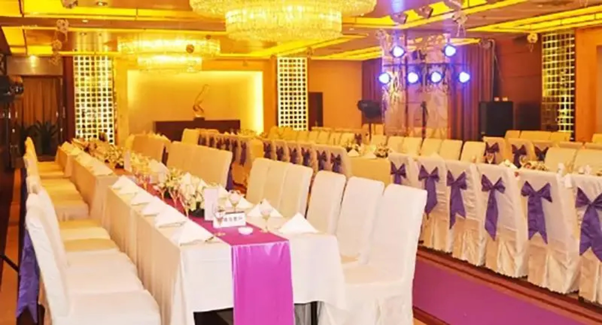 Kolam Gloria Plaza Hotel