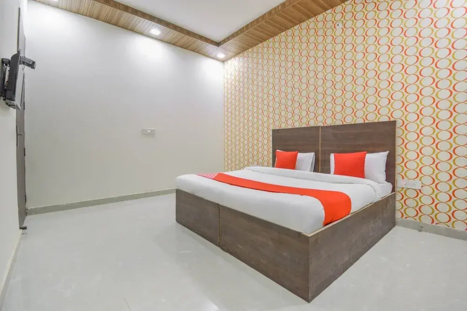 OYO 49906 Hotel Discovery Inn