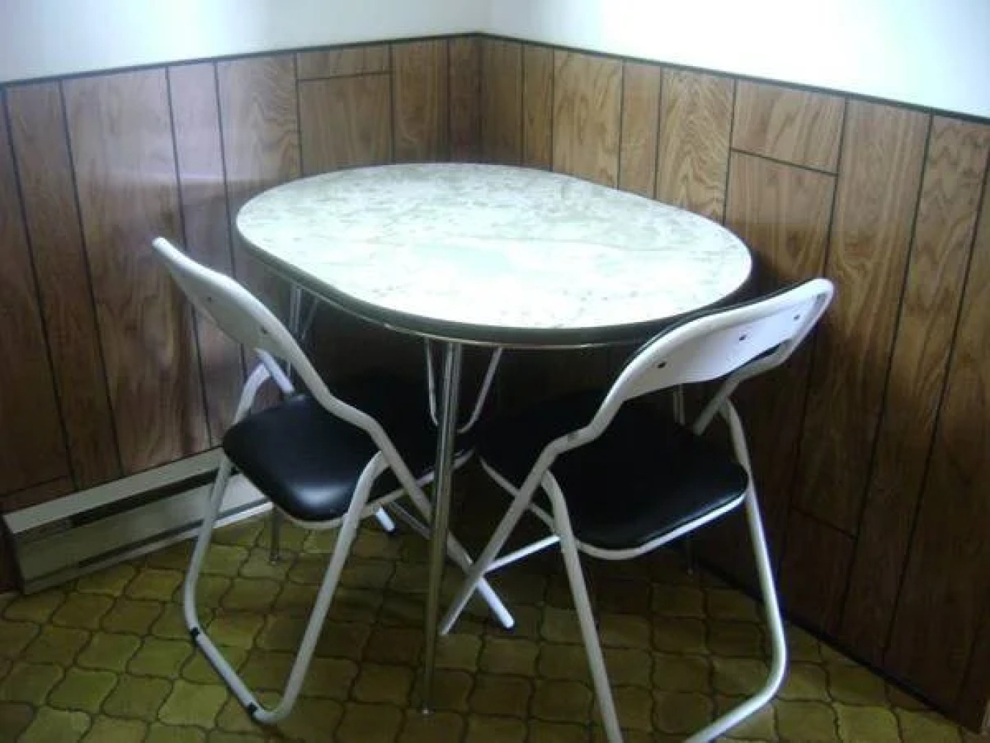 Maple Leaf Inn & Suites