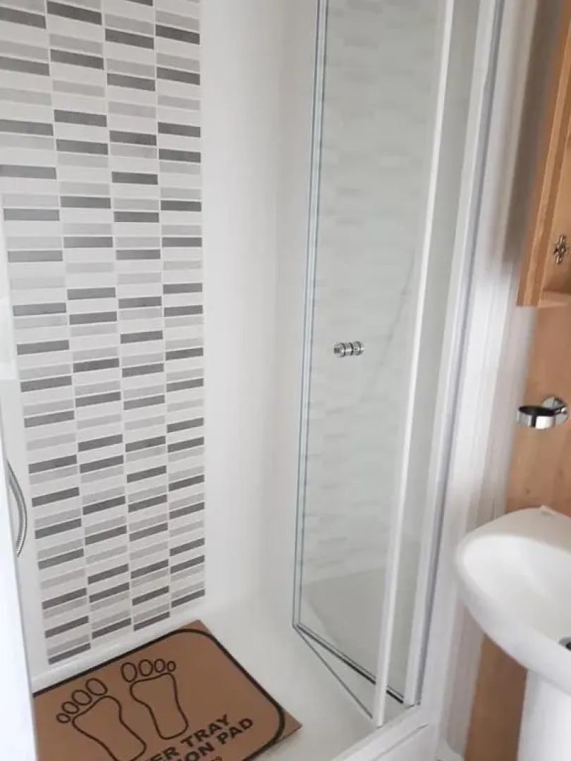 Dees hot tub breaks at Tattershall Lakes Jet Ski 4