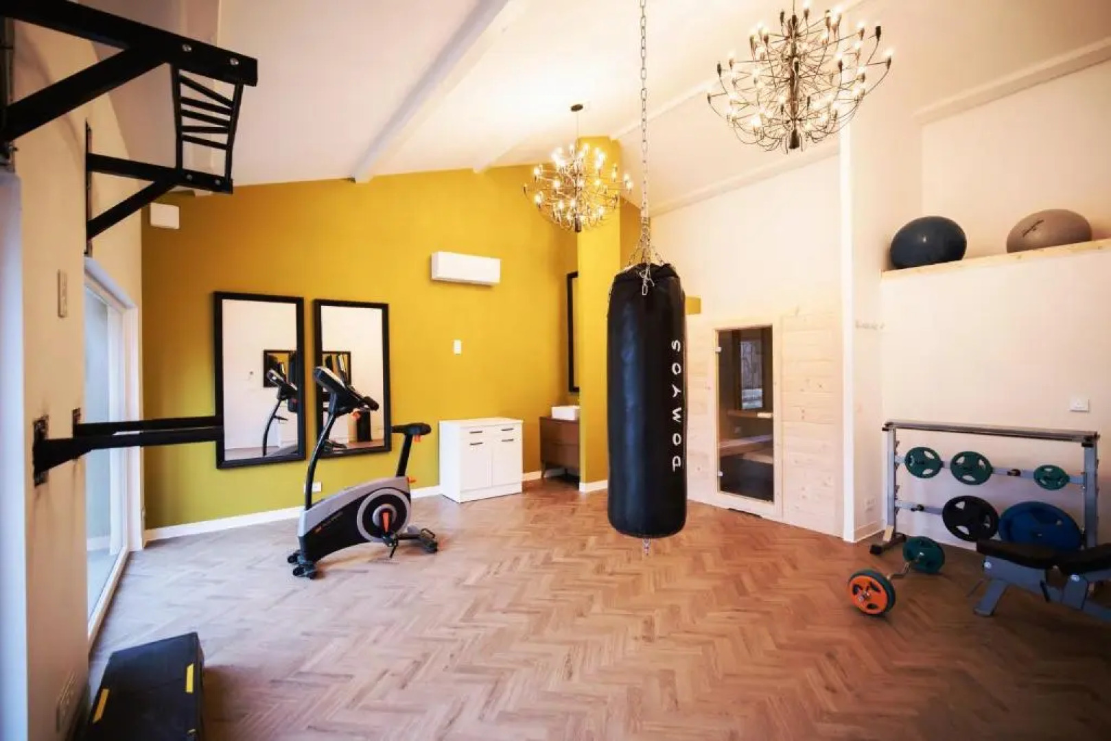 Villa Tessa for 14 people with private pool sauna and gym close to Aix en Provence