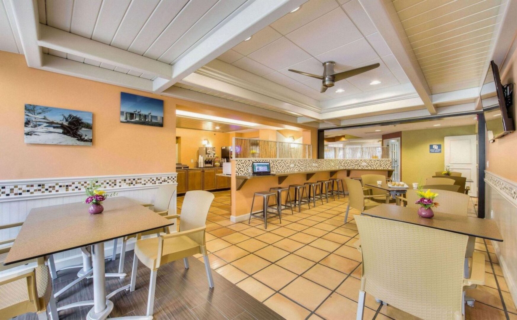 Inn of Naples, Tapestry Collection by Hilton