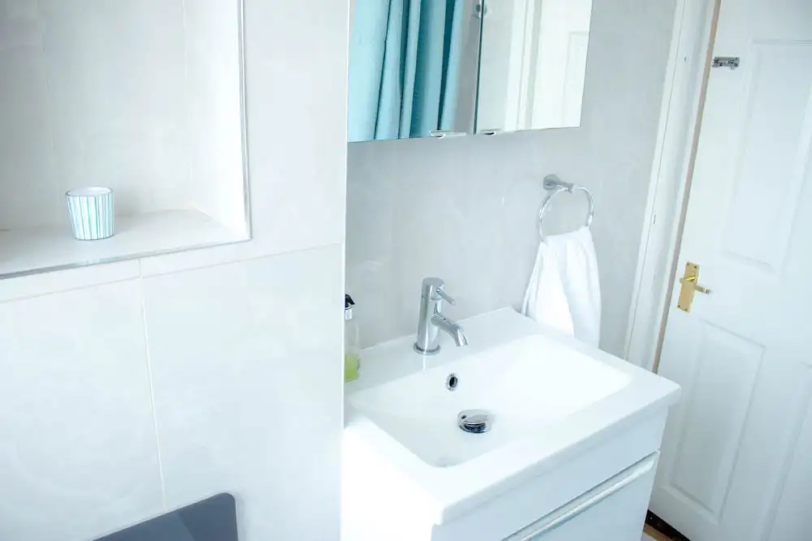 Spacious 5-bed House! Tilbury! Free Parking!