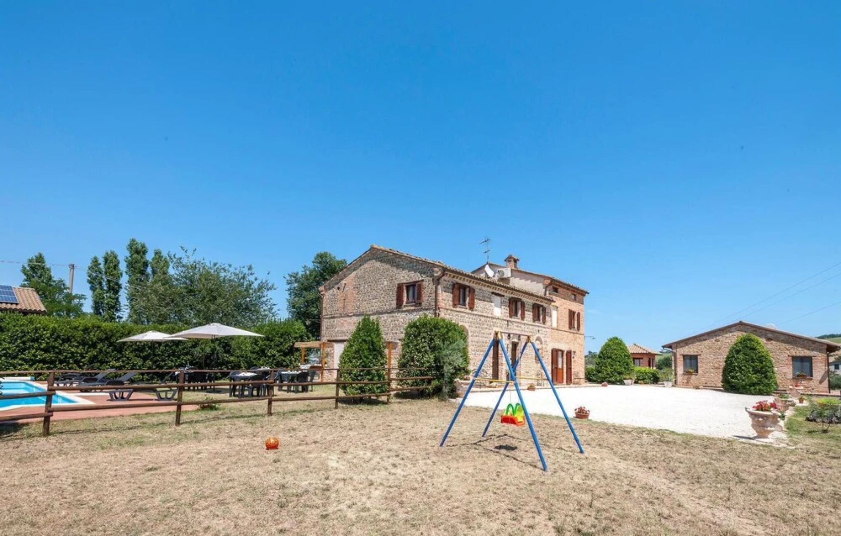 Awesome Home in Tolentino With 6 Bedrooms, Wifi and Outdoor Swimming Pool