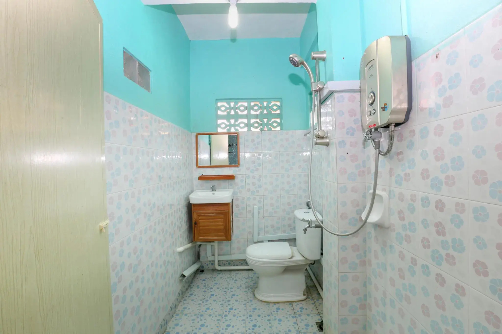 OYO 90048 Damika Hotel