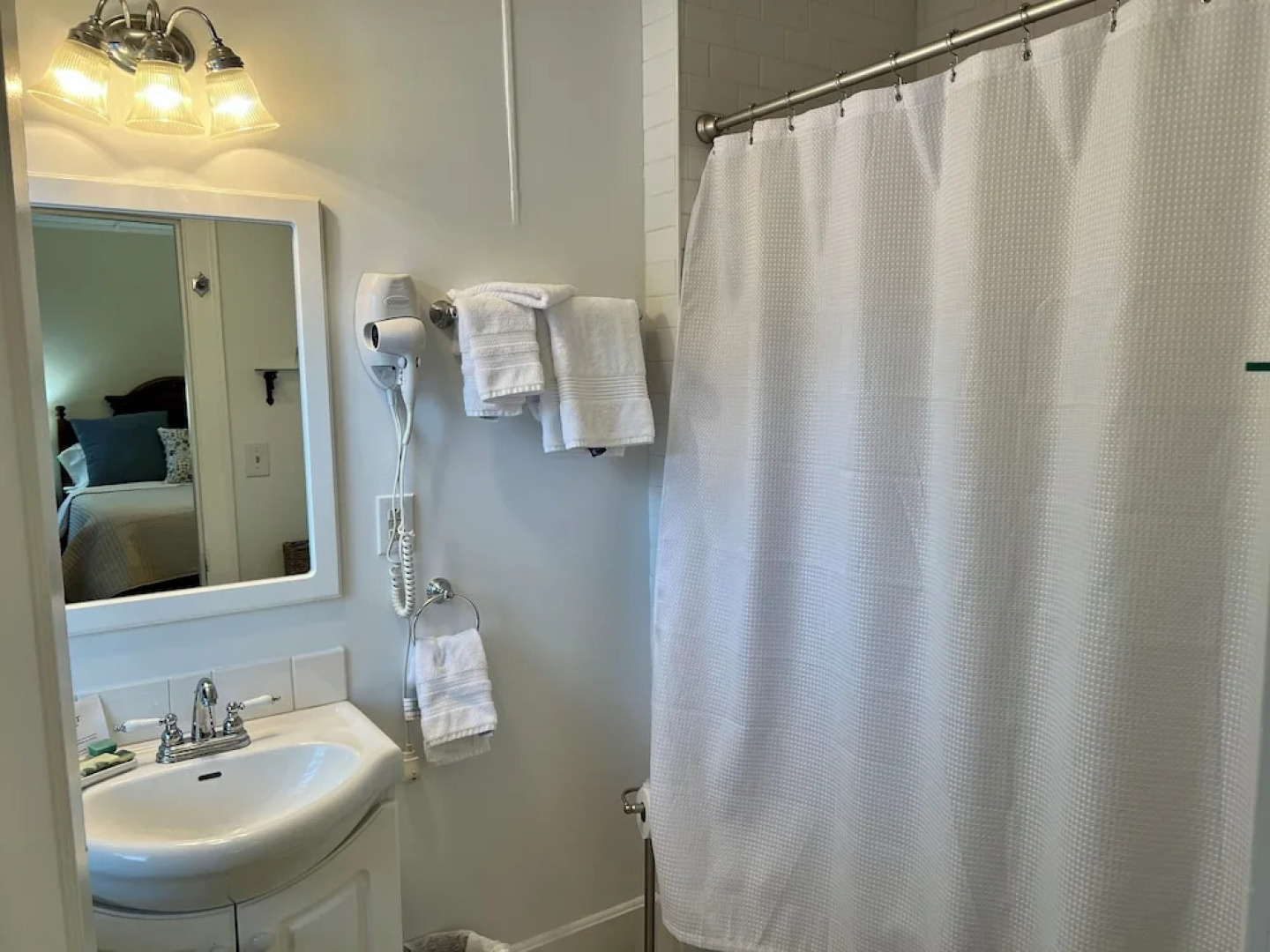 Valcour Inn & Boathouse