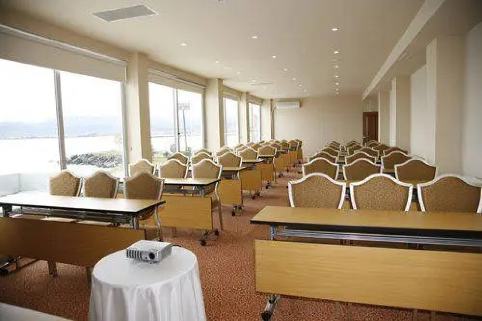 Belde Hotel and Convention Center