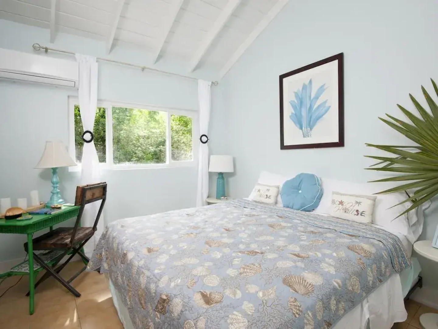 Seaside Escape: Luxury Beach House With Ocean Views