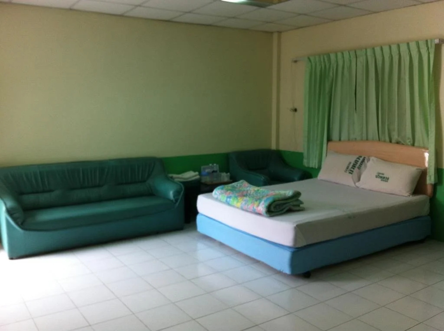 Bualuang Angthong Hotel