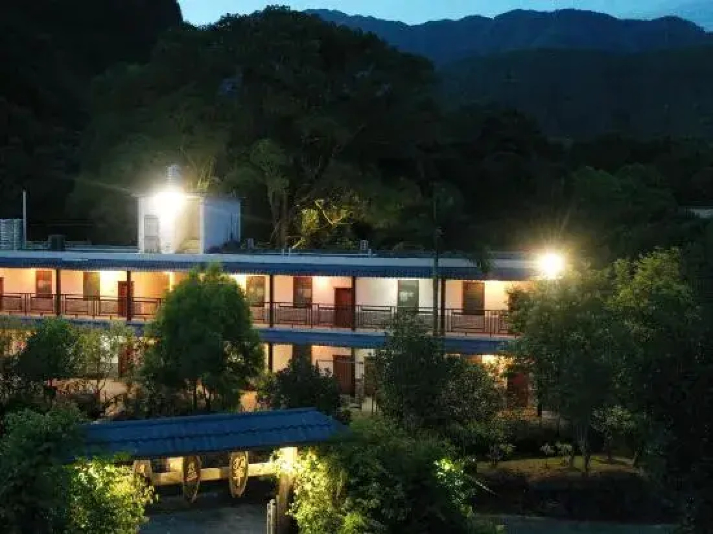 Yingxi Peak Forest Corridor Cuiying Residence