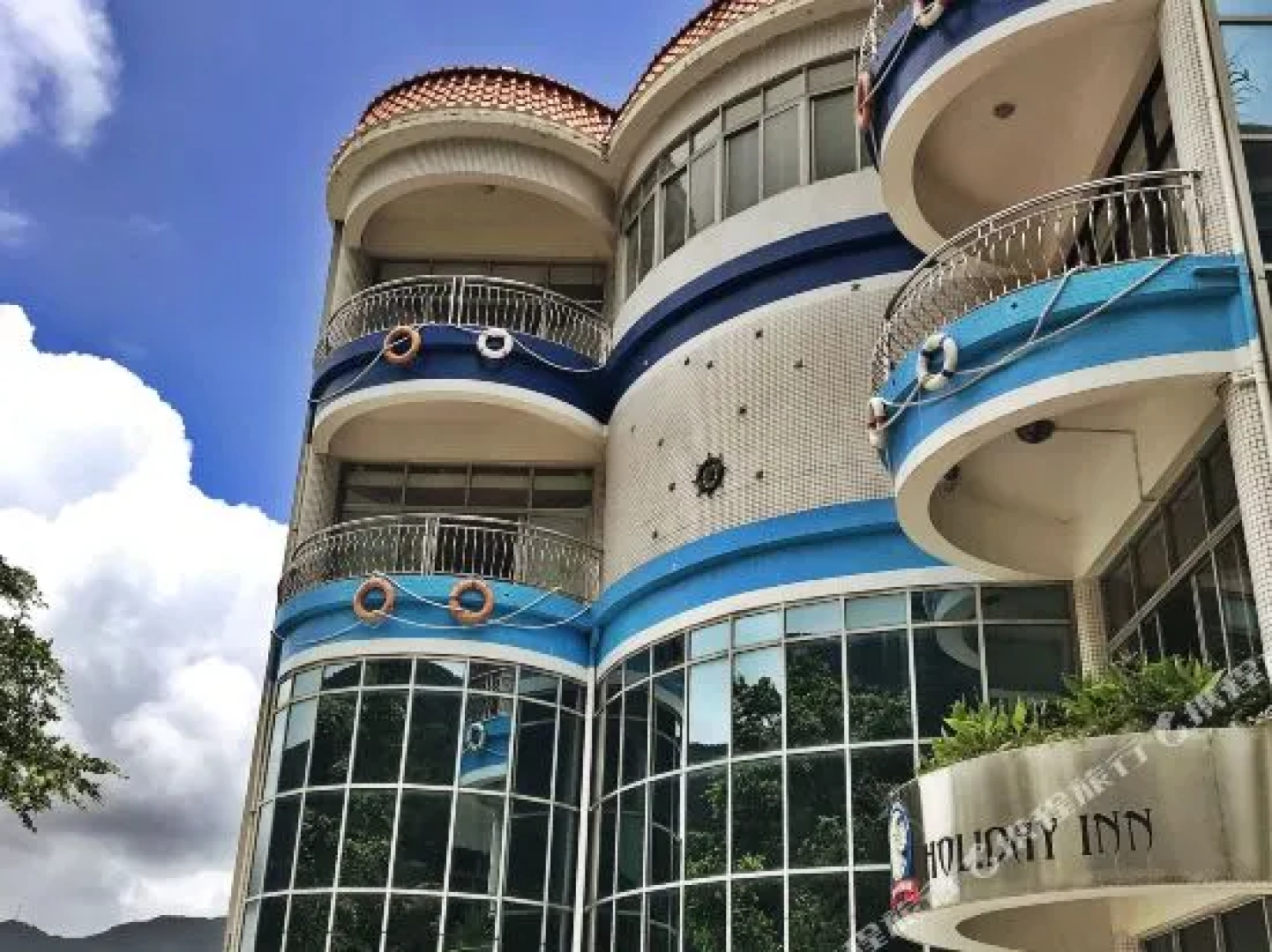 Popeye Holiday Inn