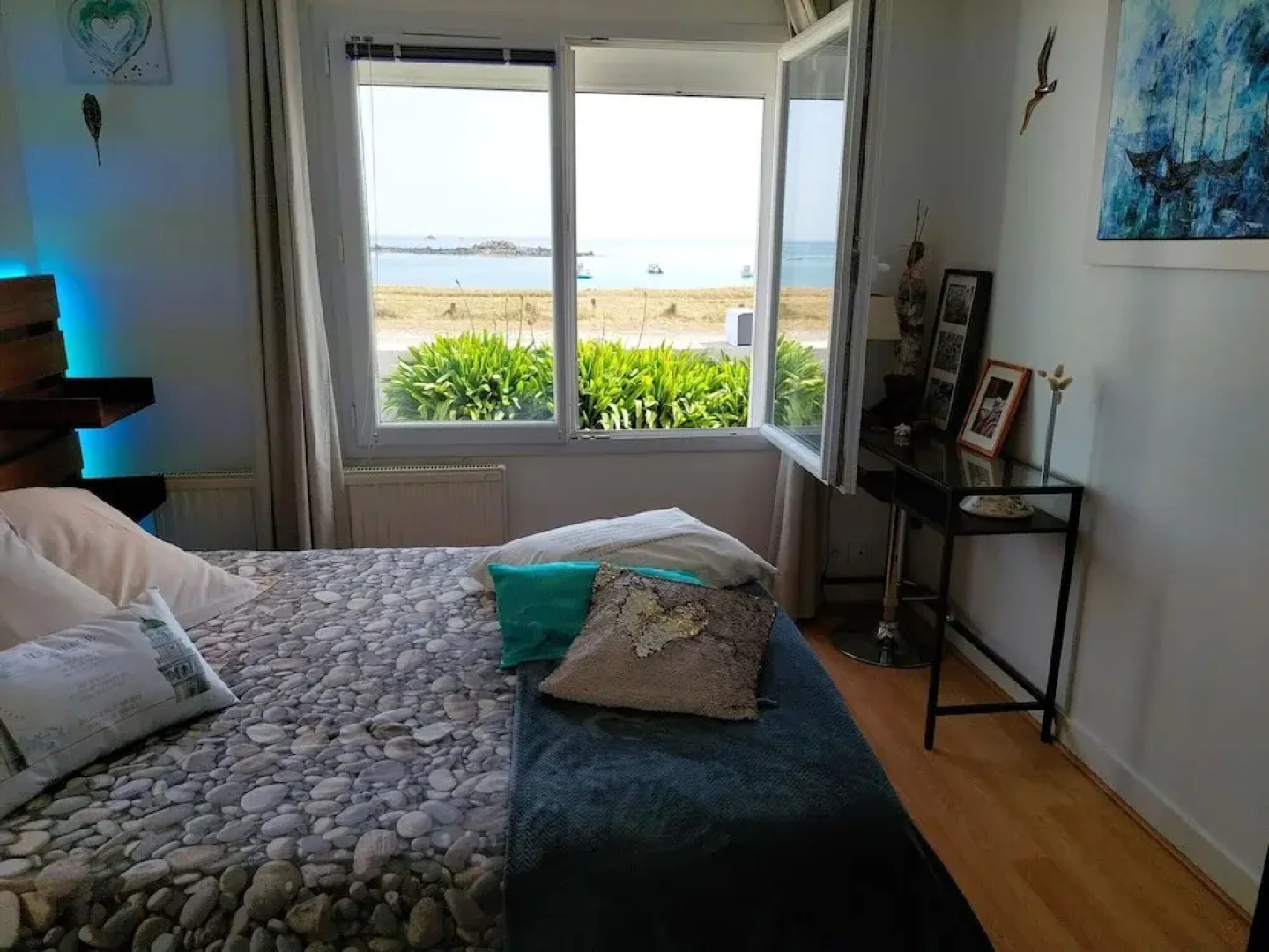 Beachfront Apartment in Plouguerneau