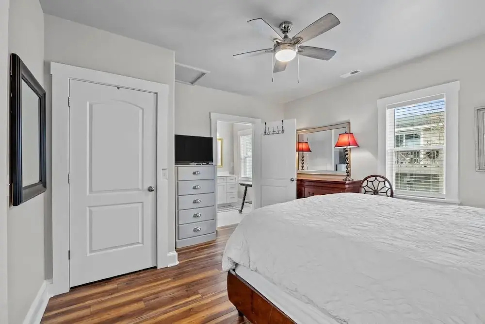 Conch's Point Cottage 2 Bedroom Home by RedAwning