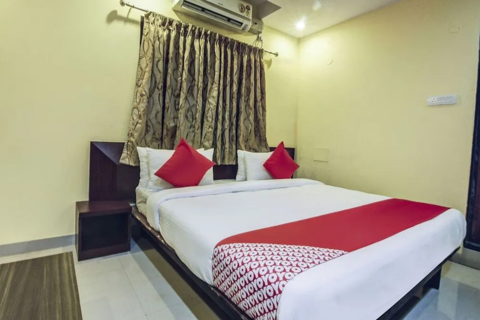 Oyo 28047 Hotel Galaxy Residency