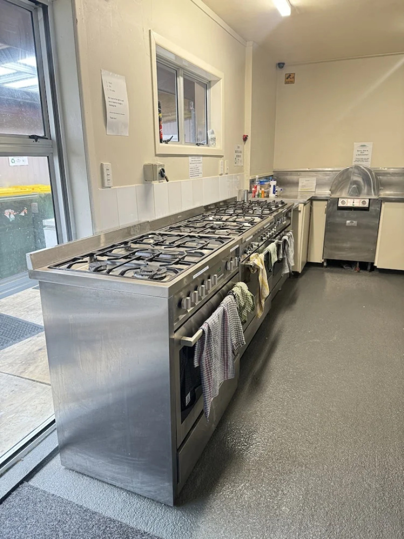 The Crossing Lodge and Backpackers