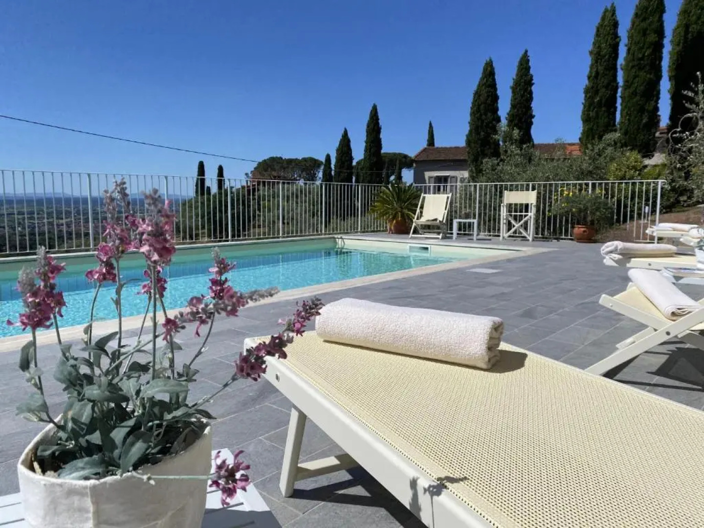 Villa Maona - con piscina tra Firenze e Pisa