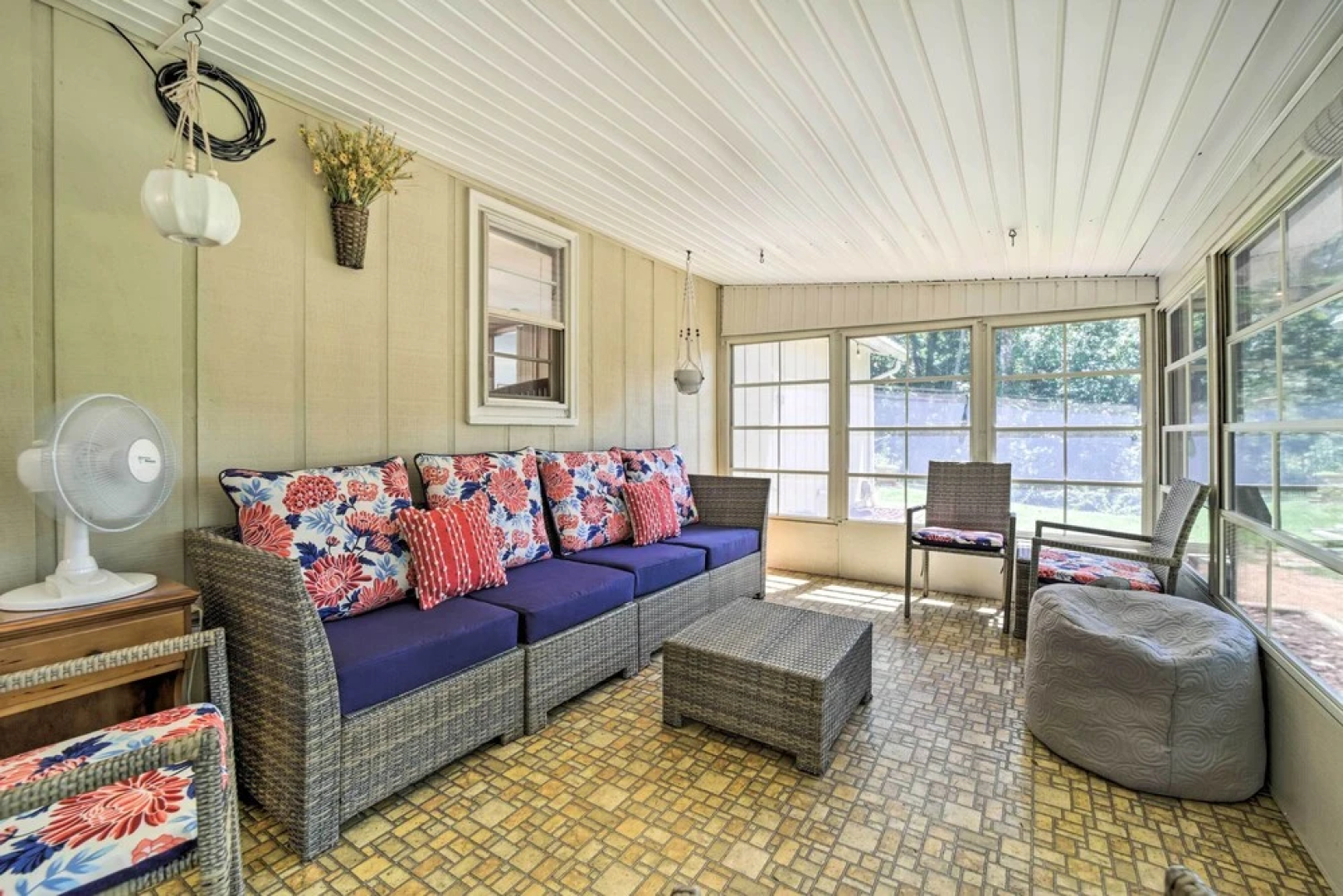 Cozy Franklin Cottage w/ Waterfront Views!