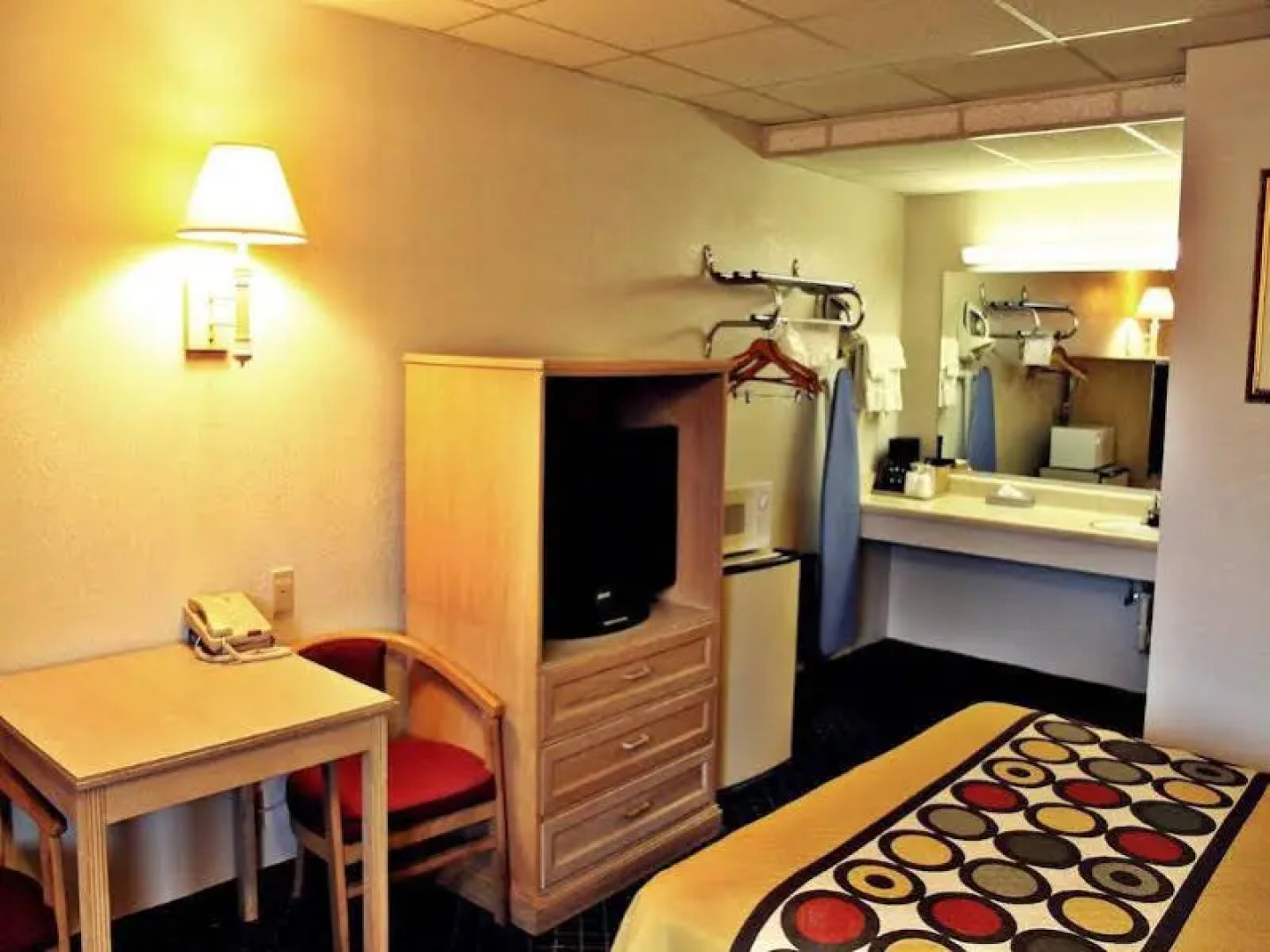 Super 8 by Wyndham Fredericksburg