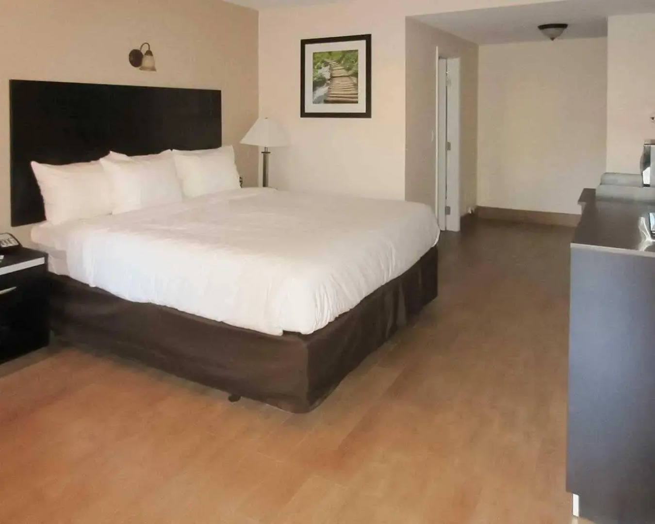 Quality Inn & Suites near Downtown Bakersfield