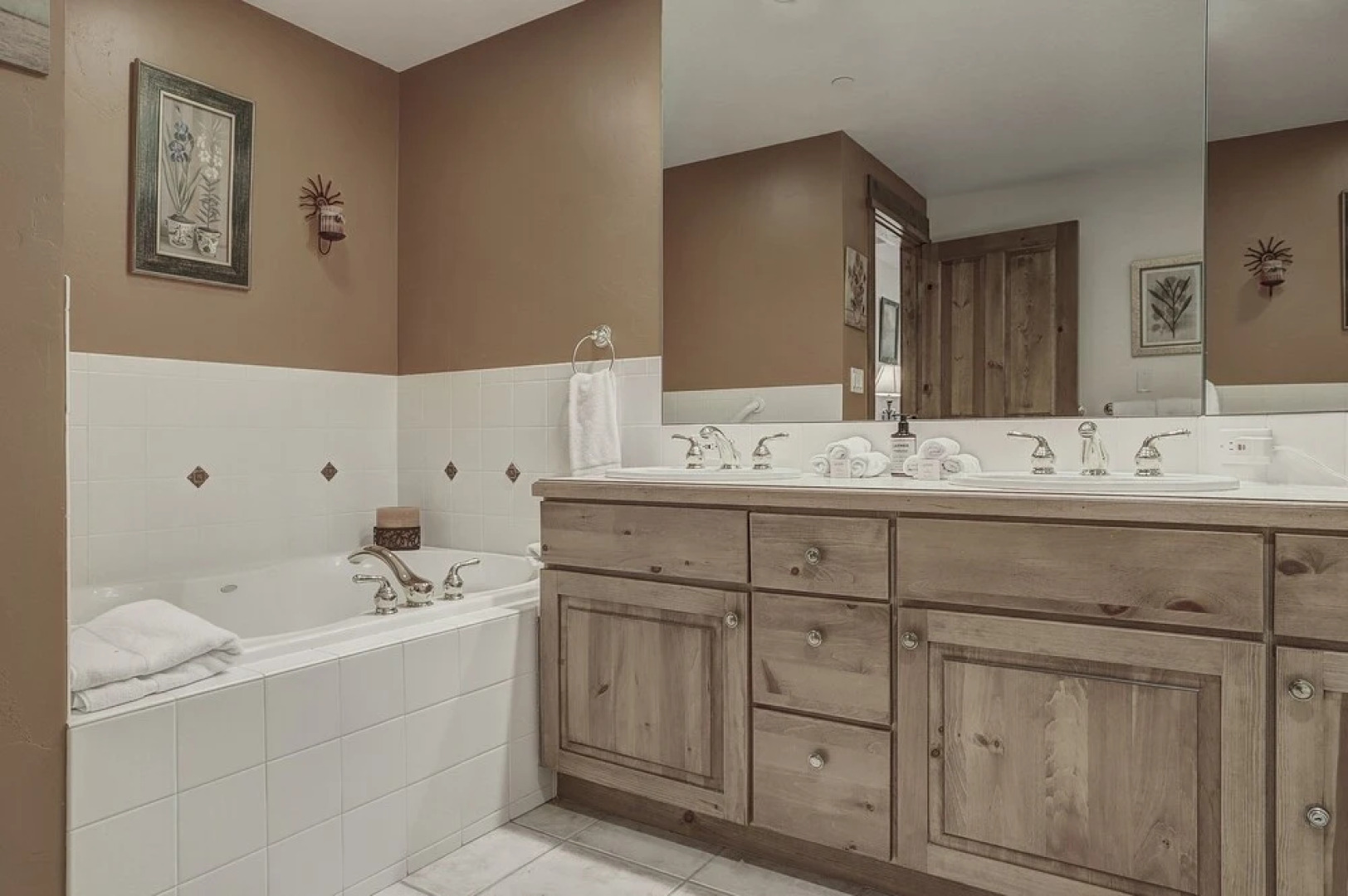 2br- Arrowhead Village- Great Location And Gorgeous  2 Bedroom Condo by RedAwning