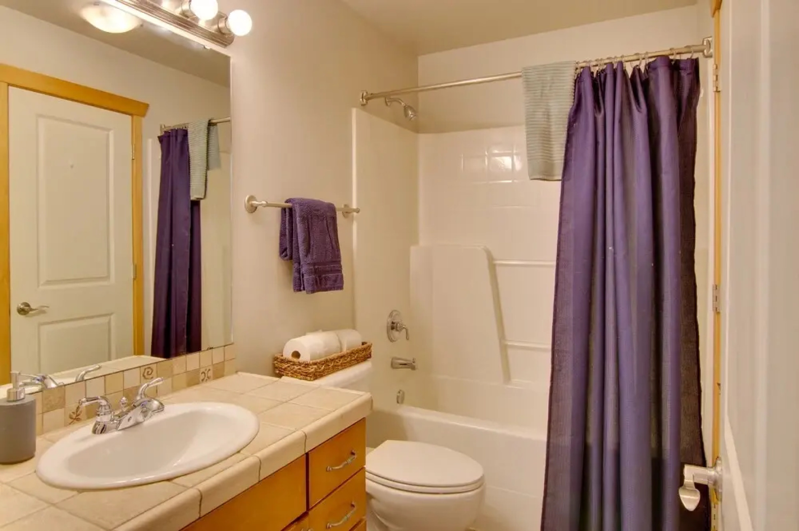 Charming Everett Townhome - 3 Mi to Downtown!
