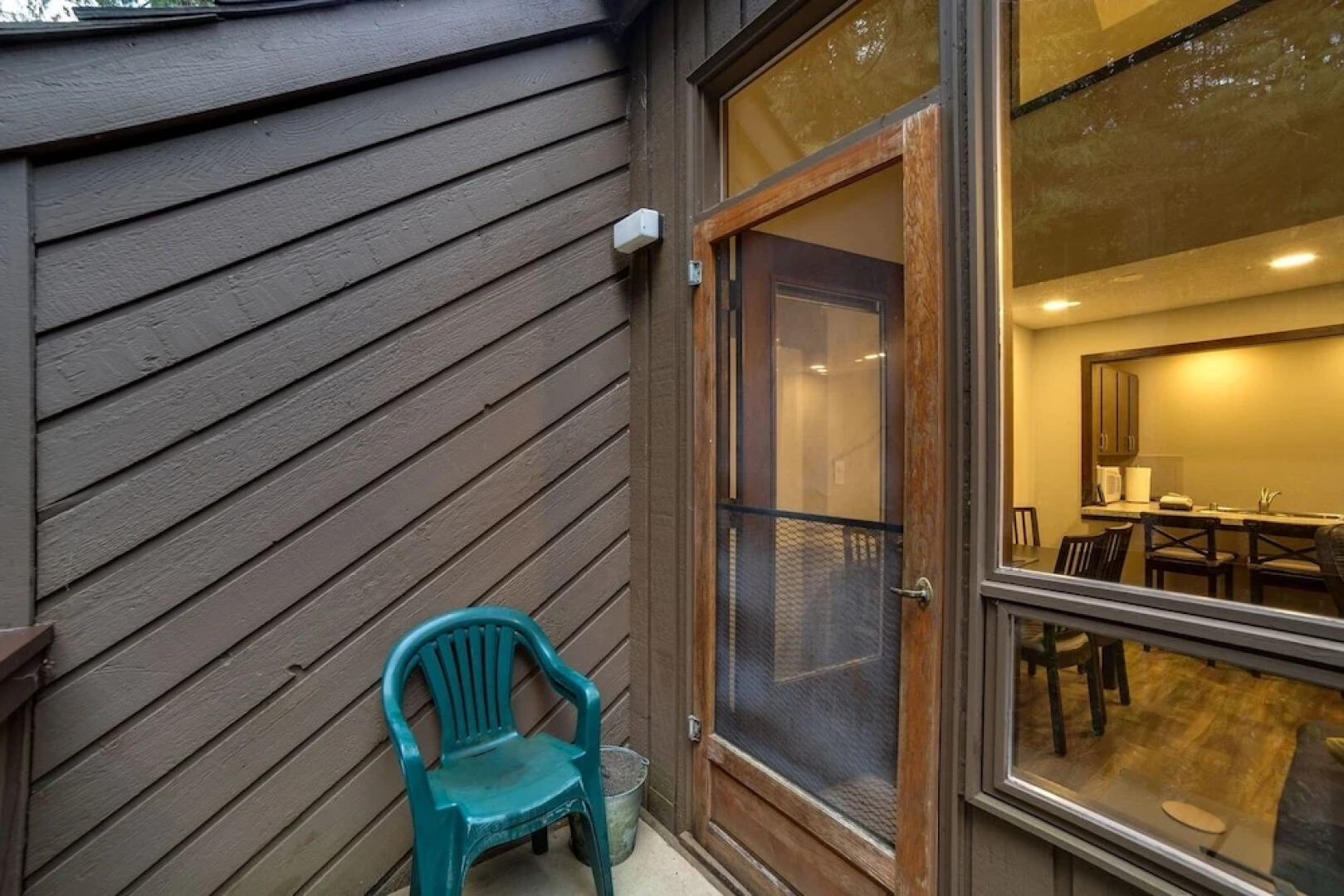 68sw - Fireplace - Washer/dryer - Dishwasher- Sleeps 4 2 Bedroom Home by RedAwning