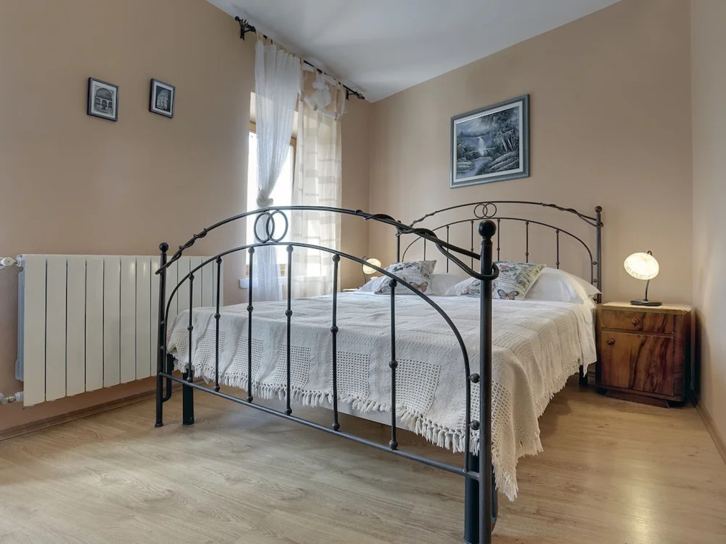 Well Maintained Holiday Home With Private Heated Pool Near the Beach