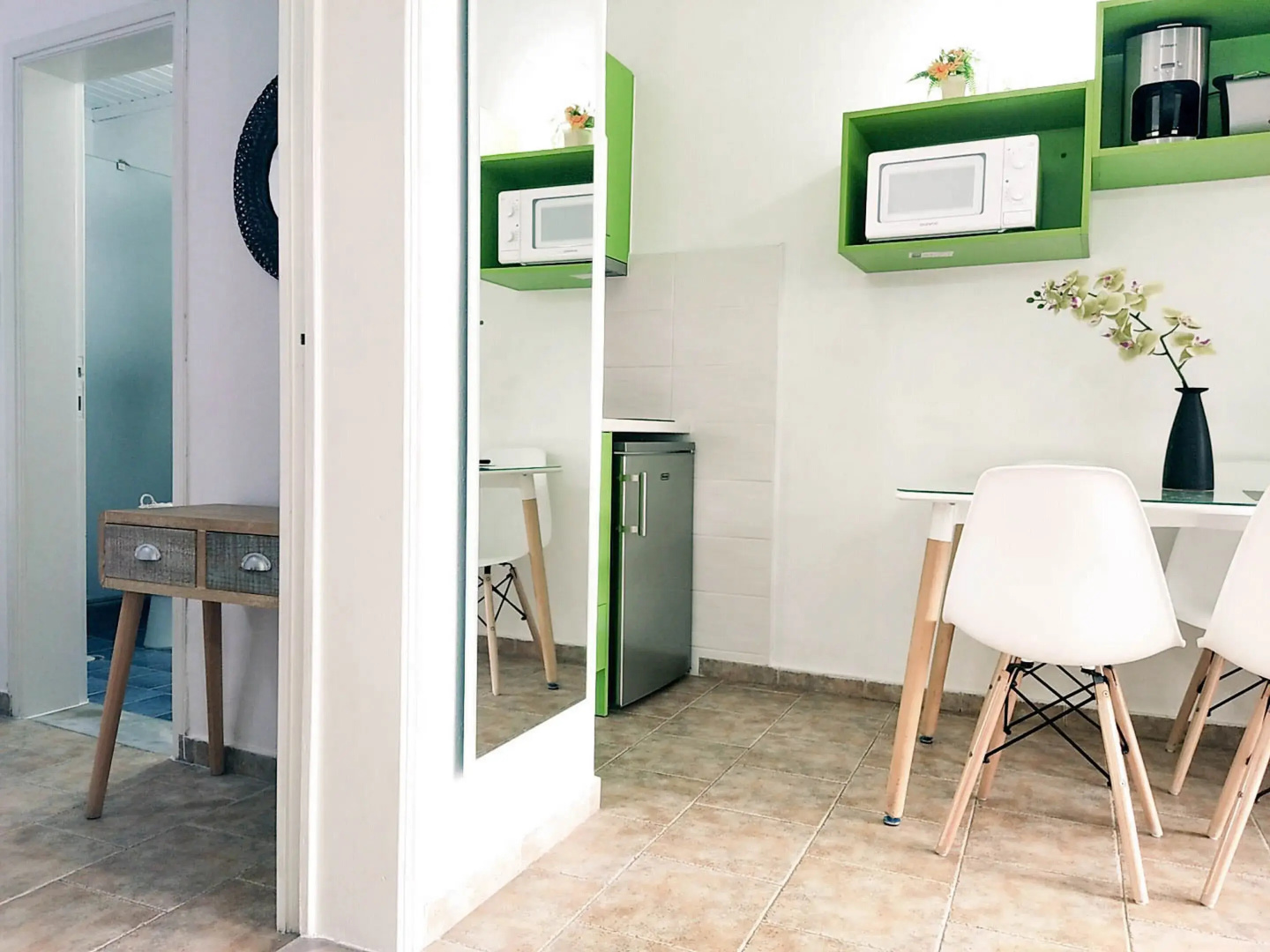 Del Sol Suites