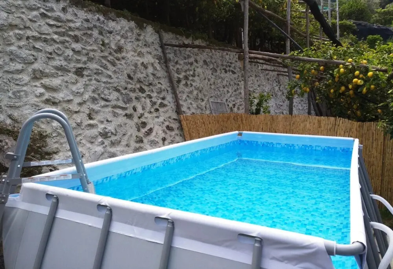 Lemons & Sun Apartment