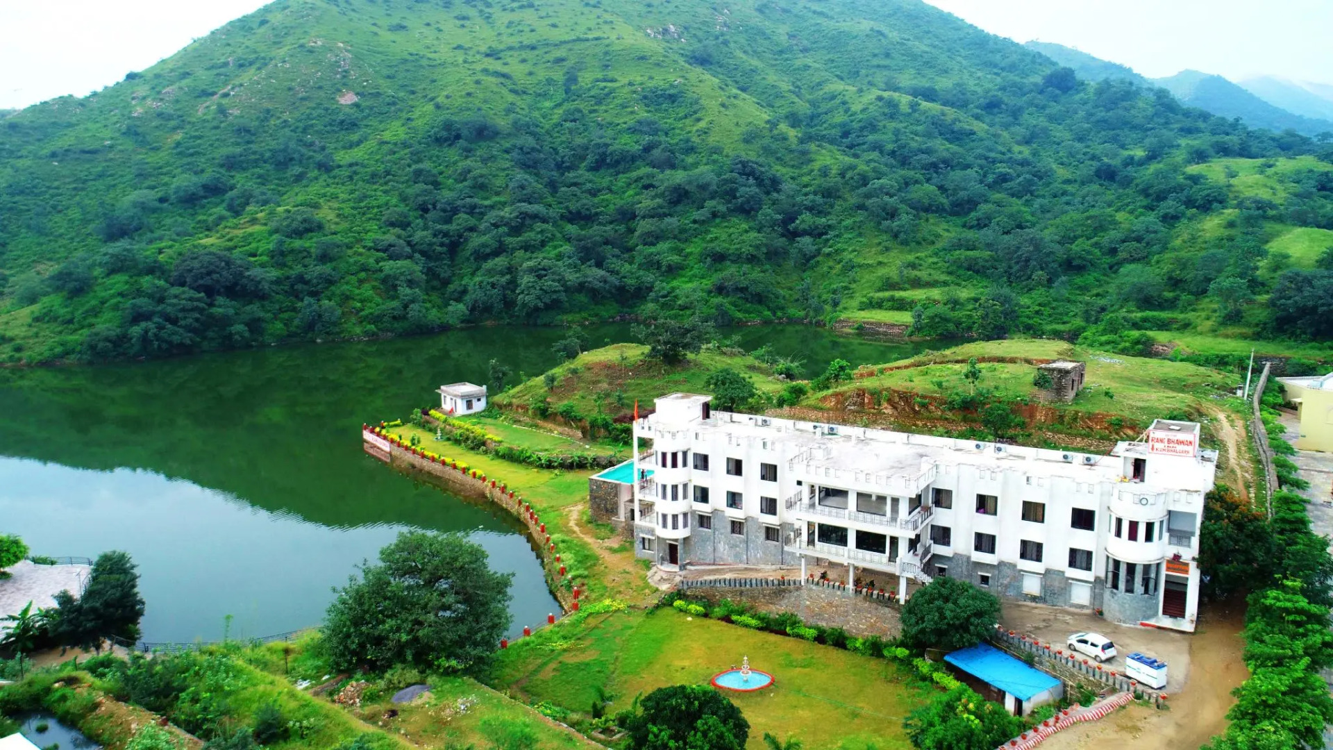Rang Bhawan Inn- A Lake View Hotel