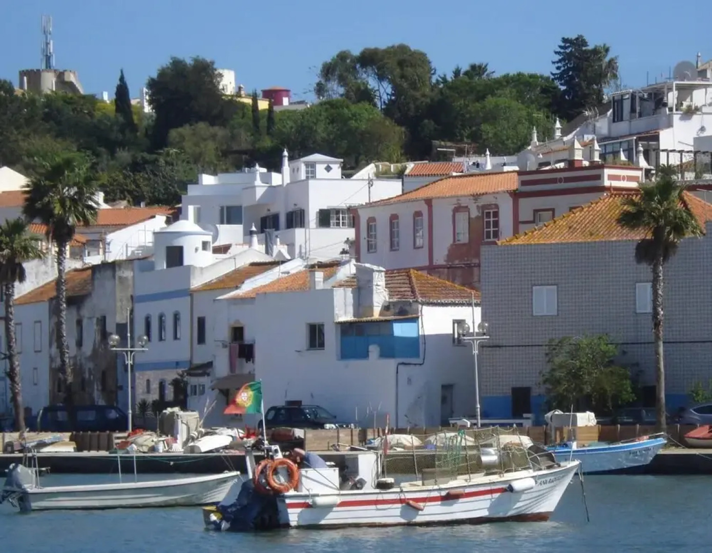 Waterfront, big Terrace, hot tub & 200 m to Beach