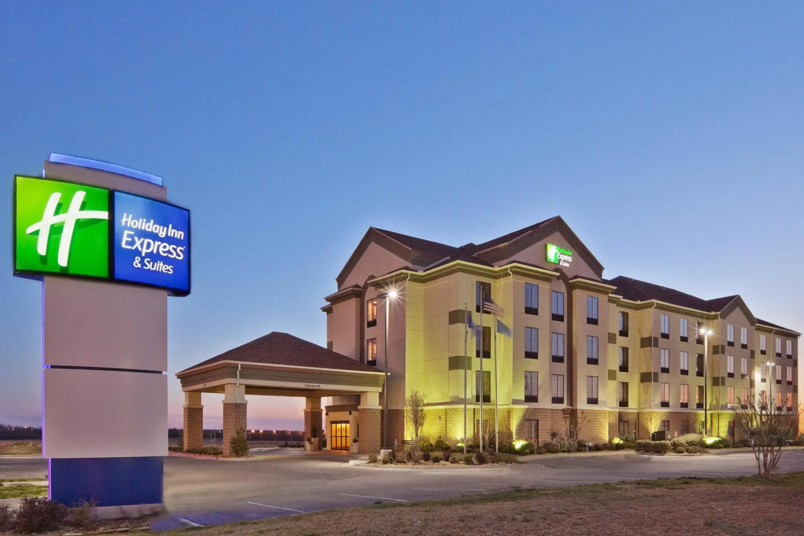 Holiday Inn Express & Suites Shawnee by IHG