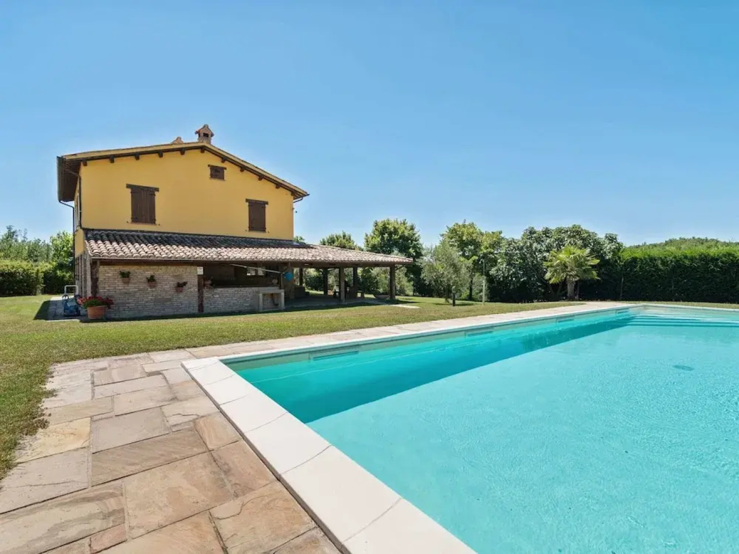 Villa in Piandimeleto With Pool & Sauna