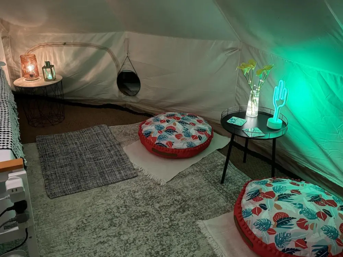 Spacious Bell Tent at Herigerbi Park, Lincolnshire