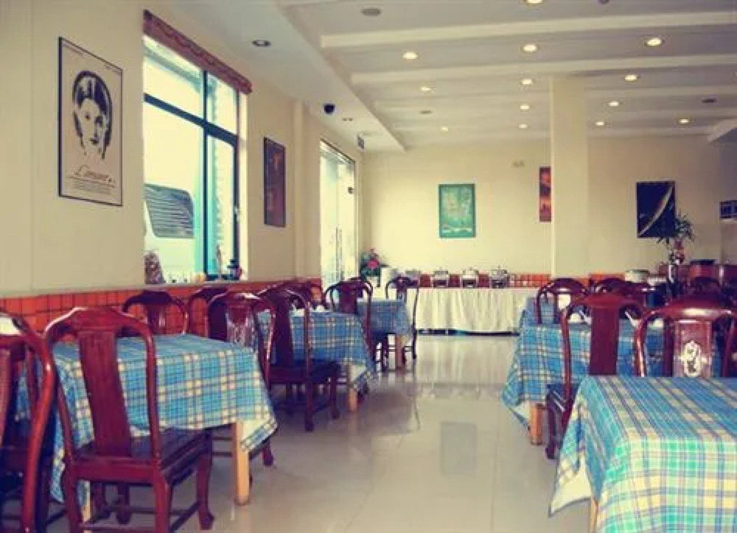 Shanghai Lakeside Holiday Inn Hotel