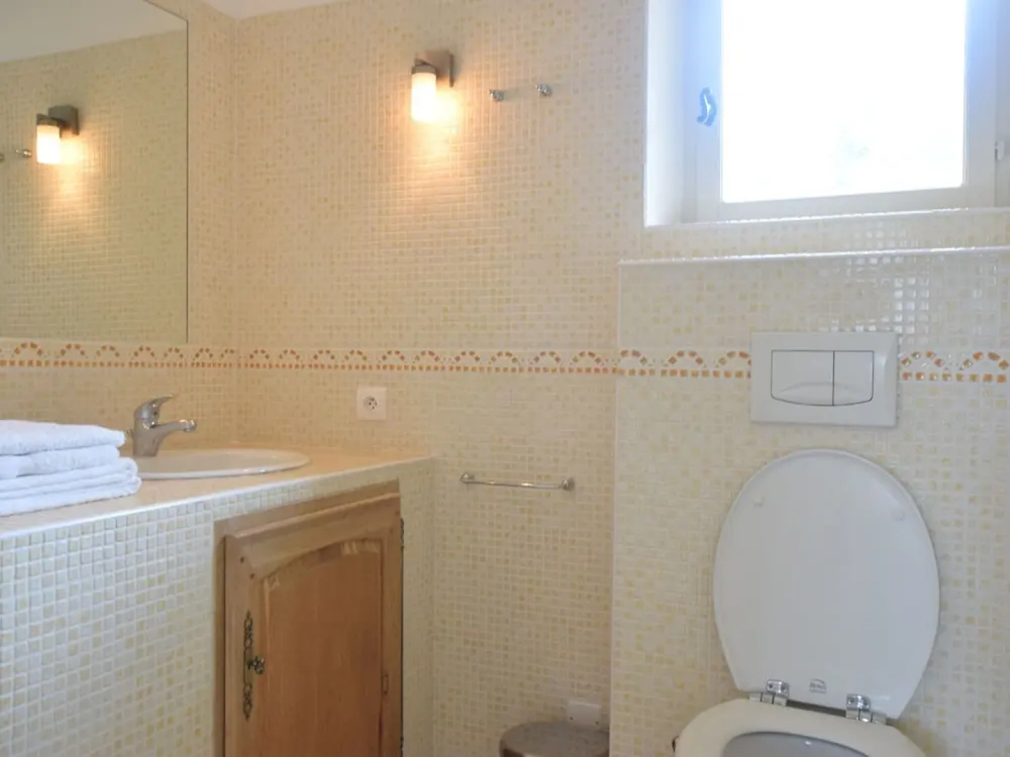 Splendid Apartment With a View on Montbrun-les-bains, Near the Mont Ventoux