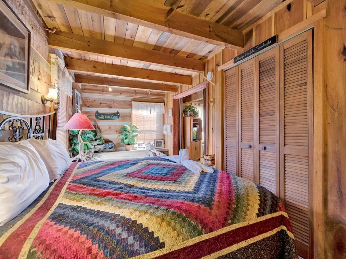 Fox Den 2 Bedroom Home with Hot Tub