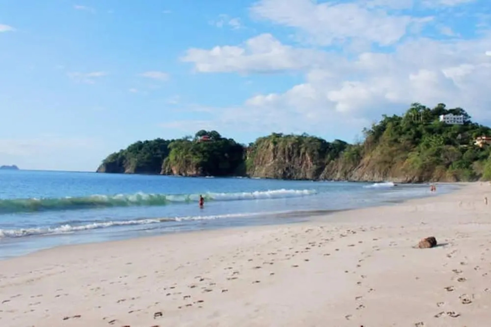 Luxurious Beachfront Mansion with a Stunning Infinity Pool in Playa Flamingo