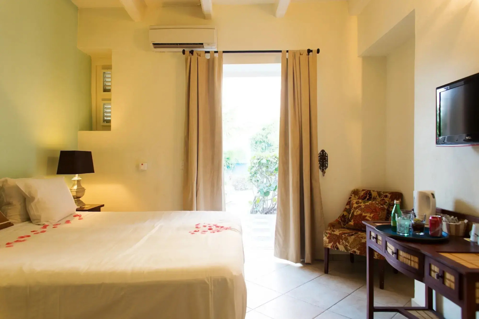 Scuba Lodge & Ocean Suites